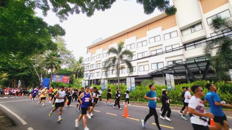 Aston Anyer Beach Hotel Mensponsori Banten 10K Color Run dalam Rangka Memperingati HUT Banten ke-24