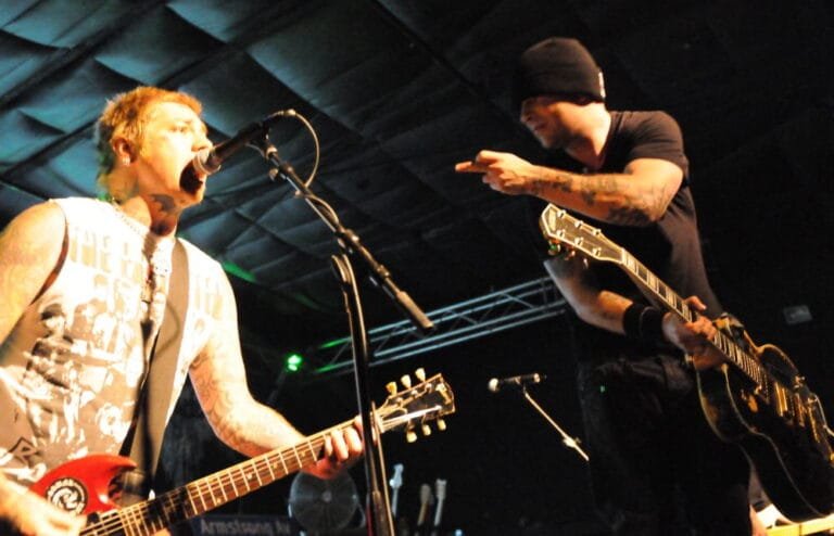 Dari Garasi ke Dunia, Ini Sejarah Musik Punk Rock Rancid