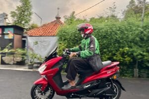 Dorong Percepatan Penggunaan Motor Listrik, POLYTRON dan Gojek Kolaborasi Luncurkan Program Khusus Mitra Pengemudi Solusi Hemat dan Ramah Lingkungan