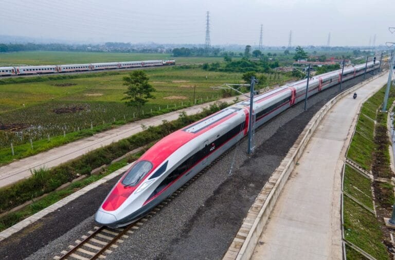 Whoosh Gratiskan Tiket Anak Balita, Yuk Ajak Si Kecil Liburan! Tiket Kereta Cepat Whoosh Terjual 280 Ribu Lembar, Prediksi Puncak Arus Balik Lebaran Hari Ini Lewat Sistem Online, Sebanyak 83 Persen Tiket Whoosh Terjual KCIC Jamin Keamanan Perjalanan Whoosh Selama Liburan Nataru 2024-2025