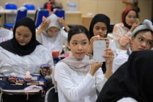 Kolaborasi Rumah Muda Indonesia bersama Hawa Modelling School Gelar Training Class Make Up