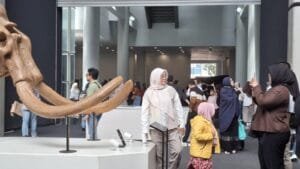 Museum Nasional Jadi Destinasi Favorit Liburan Nataru: Hampir 10.000 Pengunjung Nikmati Pameran Fosil Pithecanthropus erectus Manusia Purba