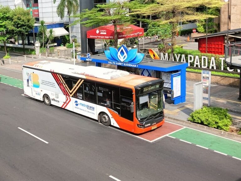 Transjakarta Beri Tarif Khusus Rp1 untuk Perempuan di Hari Kartini, Ini Rinciannya Jelang Pergantian Tahun, Operasional Bus Transjakarta Lakukan Penyesuaian Rute