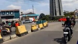 Rawan Kecelakaan , Warga Pamulang Kota Tangerang Selatan Minta Jembatan Penyeberangan Orang Untuk Pejalan Kaki