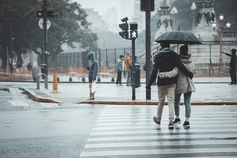 Tips Kesehatan Menghadapi Musim Penghujan: Menjaga Diri Tetap Sehat dan Bugar