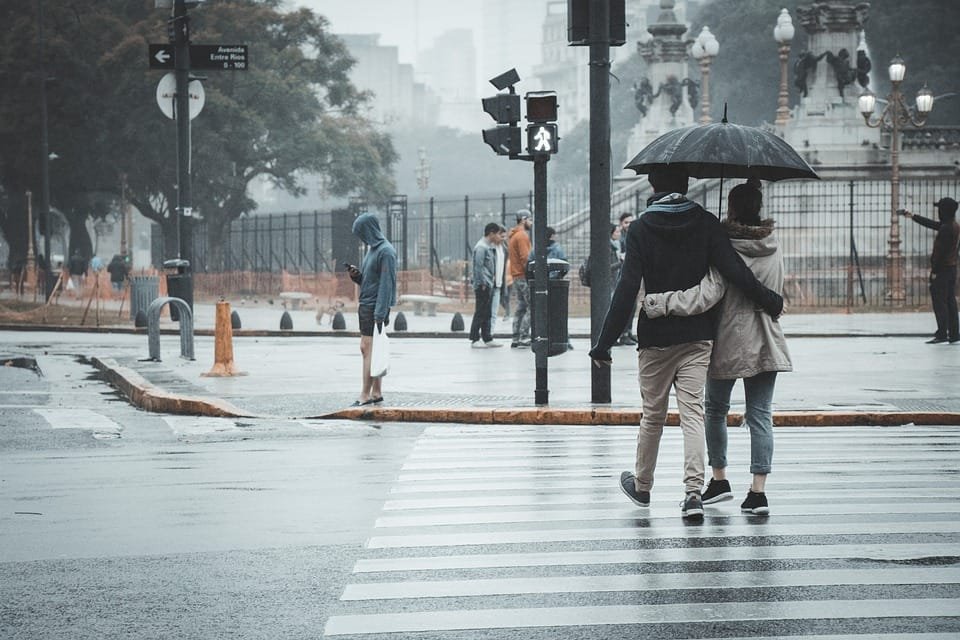 Tips Kesehatan Menghadapi Musim Penghujan: Menjaga Diri Tetap Sehat dan Bugar