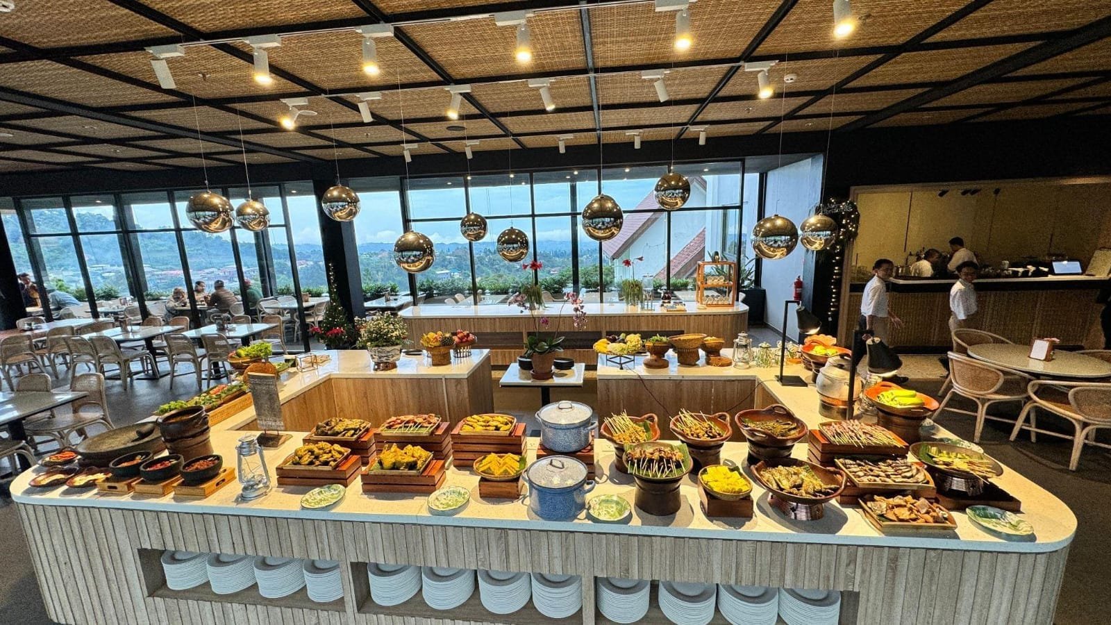 "Sunda Sapuasna": Petualangan Kuliner All You Can Eat dengan Pemandangan Pegunungan di Grand Aston Puncak Hotel & Resort!