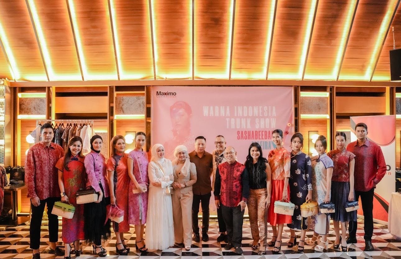 Bidik Pasar Internasional Sashabeebag yang berkolaborasi dengan Alleira Gelar Fashion Show Bertajuk “Warna Indonesia Trunk Show”