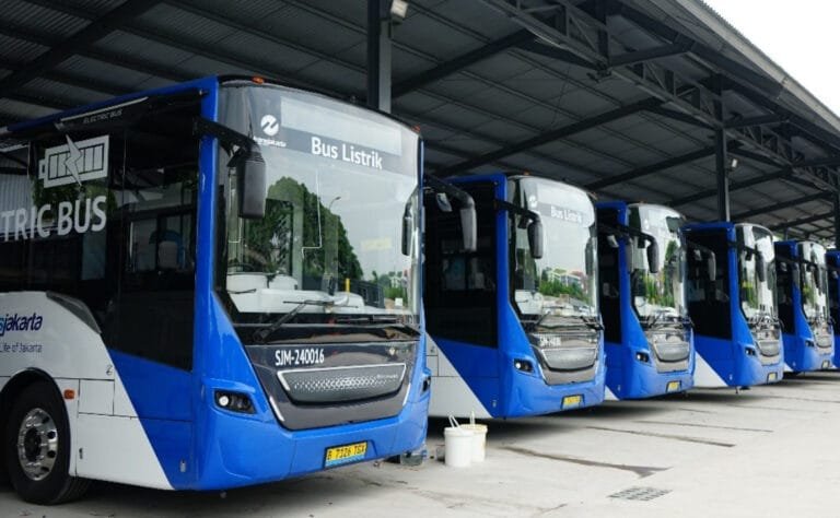 ASN Wajib Naik Transportasi Umum Setiap Rabu, Pemprov DKI Hentikan Layanan Kendaraan Dinas Bus Listrik CKD TransJakarta Pertama dari VKTR dan Laksana Resmi Beroperasi