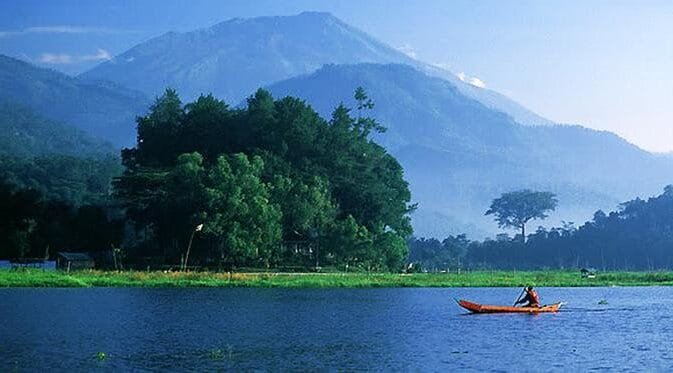 Keindahan Alam dan Legenda yang Terpaut Berikut Asal-Usul Danau Pening