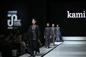 Natasha Skincare Bersinar di Garis Poetih by Ivan Gunawan