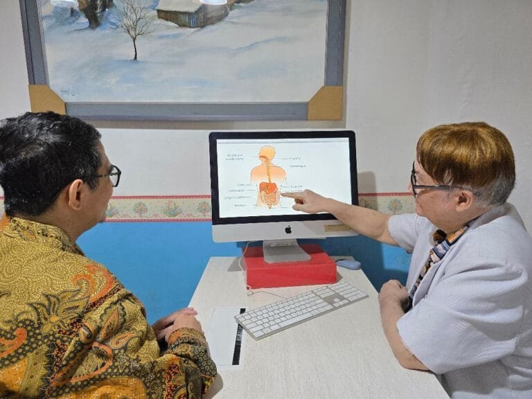 Terapi Peremajaan Stamina dengan Akupuntur Medis Tiongkok Sinshe Yongky Sugiarto