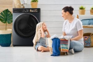 Tips Mencuci Pakaian di Musim Hujan Agar Cepat Kering dan Tidak Bau