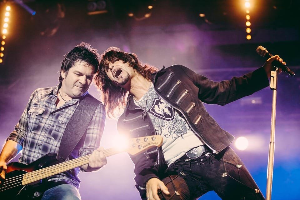10 Pemain Bass Terbaik Dunia yang Mengubah Dunia Musik!