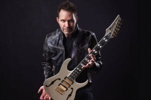 Fakta Unik Paul Gilbert: Gitaris Legendaris dengan Gaya Bermain yang Ikonik