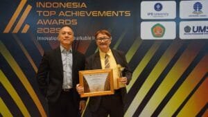 Sinshe Yongky Sugiarto Raih Penghargaan ’’Innovative and Experience in Acupunture and Traditional Chinese Medicine’’di Indonesia Top Achievements Awards 2025