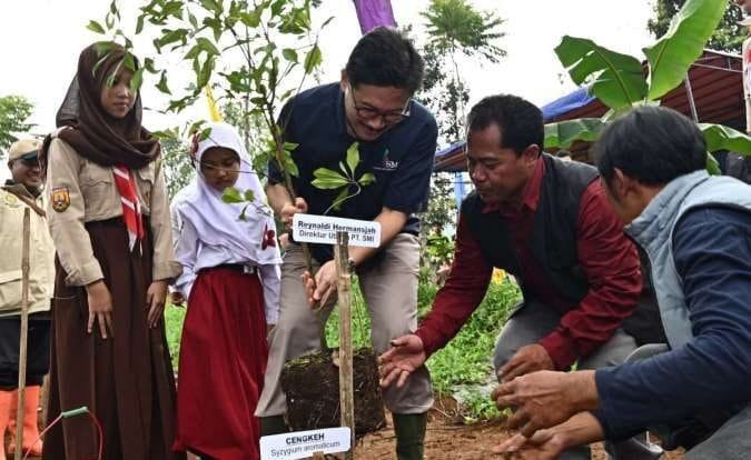 Melalui Program Tanggung Jawab Sosial dan Lingkungan, PT SMI Bantu Hijaukan Jawa Barat Kurangi Emisi Karbon