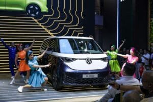 Cerita Perjalanan Volkswagen di IIMS 2025: Dari Peluncuran The All-Electric ID.Buzz Long Wheelbase; Kolaborasi dengan Andien, Laleilmanino, dan lsha Hening; hingga Raih Dua Penghargaan