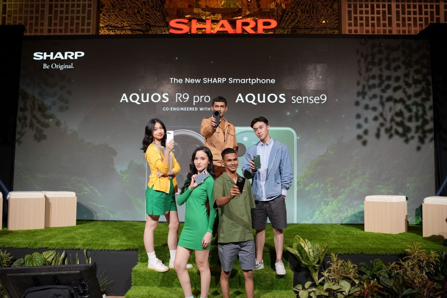 Smartphone AQUOS R9 pro dan AQUOS sense9 Sharp Resmi Meluncur di Pasar Indonesia