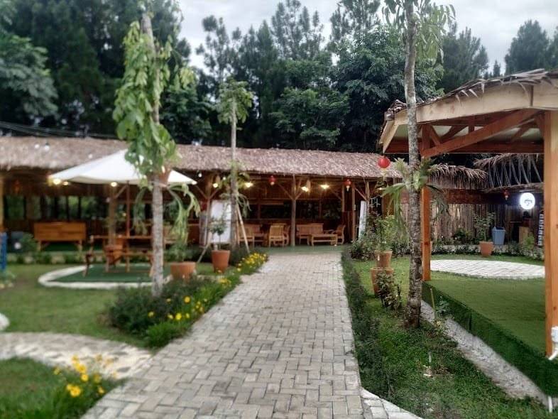 Tempat Nongkrong Baru, Suasana Alam Nan Sejuk di Warung KebunQu Bogor 1