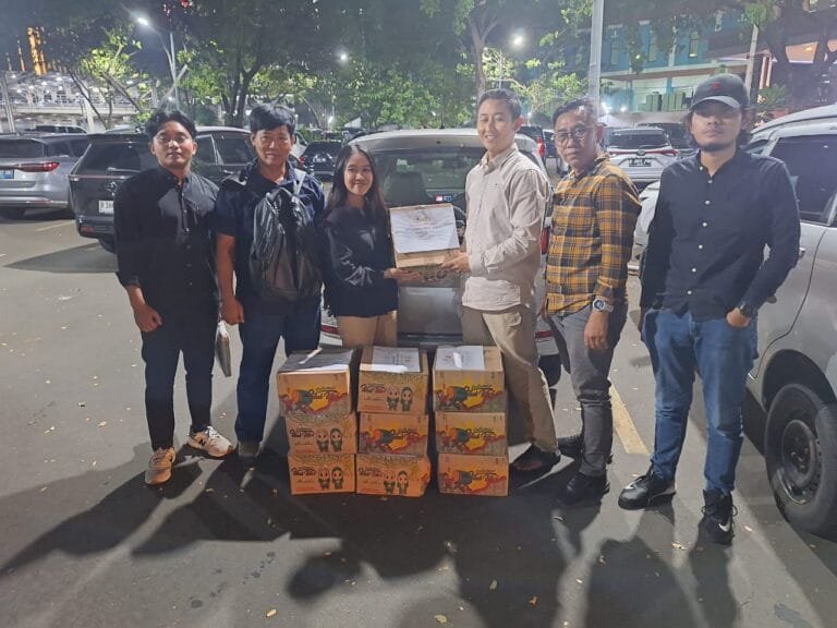 Polda Metro Jaya Gelar Baksos dan Bukber dengan HIKMAH BUDI (Himpunan Mahasiswa Buddhis Indonesia)