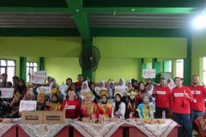 Lenovo Indonesia Tegaskan Komitmen Sosial dengan Donasikan Laptop dan Sembako untuk Sekolah dan Panti Asuhan di Wilayah Jadetabek