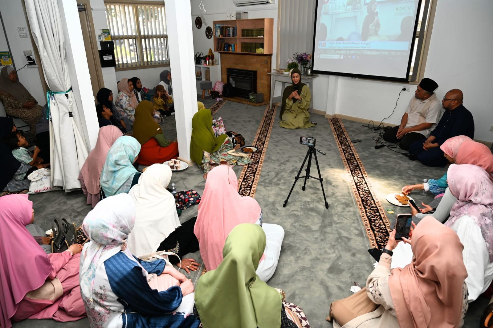 Paula Verhoeven Dukung Pembangunan Islamic Centre di Melbourne dengan Bergabung dalam Proyek Wakaf