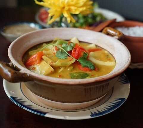 Rekomendasi Makanan Berat Khas Lebaran yang Wajib Dicoba: Penuh Rasa, Penuh Makna!