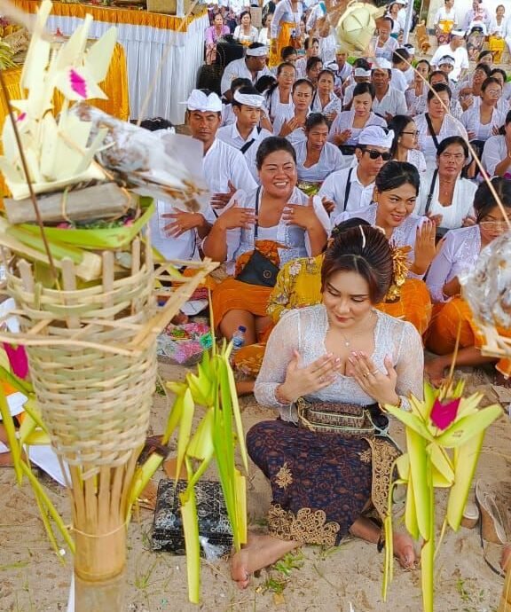 Lakukan Upacara Ngangkid, DJ Starlight Berharap Selalu Sehat Dan Makmur