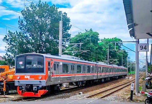 Layanan Kereta Api Catatkan Lonjakan Penumpang Commuter Line, KA Bandara Yogyakarta Selama Angkutan Lebaran 2025