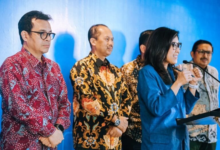 Merger XL Axiata, Smartfren, dan Smart Telecom Disahkan, Menkomdig Meutya Hafid: Dorong Lompatan Transformasi Digital