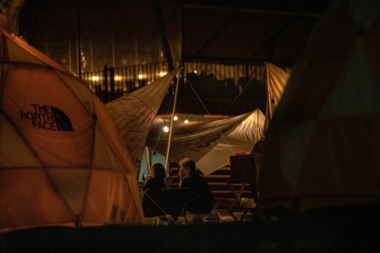 Perlengkapan Camping Wajib di Bawa Biar Petualangan Alam Makin Seru dan Aman!