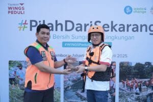 Yayasan WINGS Peduli bersama Ratusan Relawan Kembali Gelar Aksi Bersih Sungai Ciliwung untuk Peringati Hari Bumi