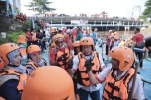 Yayasan WINGS Peduli bersama Ratusan Relawan Kembali Gelar Aksi Bersih Sungai Ciliwung untuk Peringati Hari Bumi