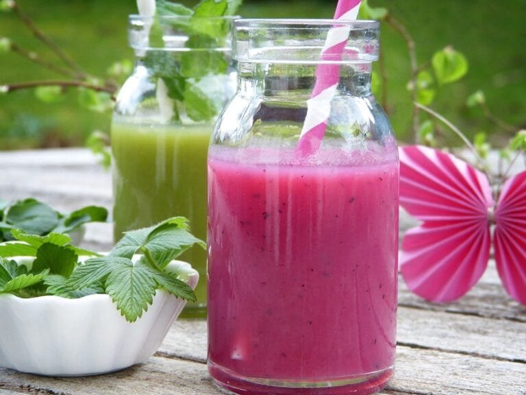 7 Jus Buah Segar yang Bisa Bantu Atasi Kista Ovarium Secara Alami