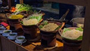 Sensasi Kuliner Makanan Jawa di Pinggir Kolam Hotel Bintang Empat di Angkringan Kimaya