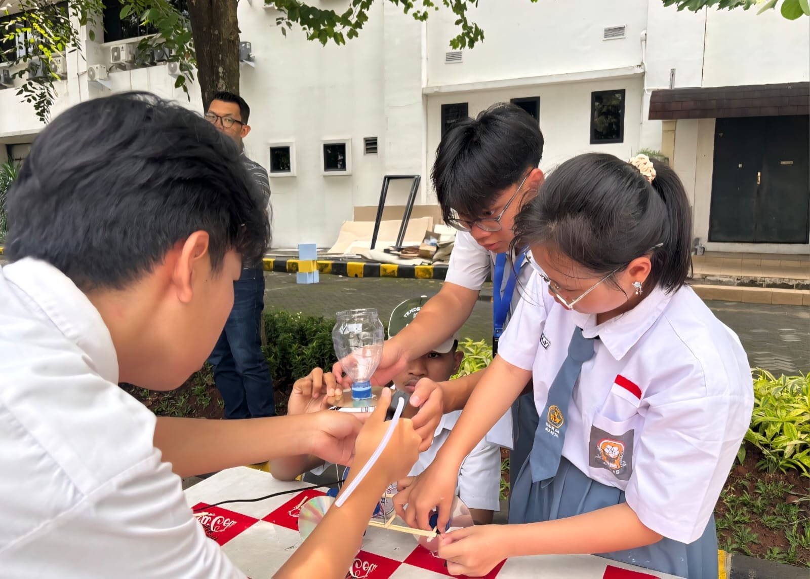 Kenalkan Dunia Enginering Kepada Siswa/i SMA dan SMK, BEM Fakultas Teknik Presiden University Gelar KLE