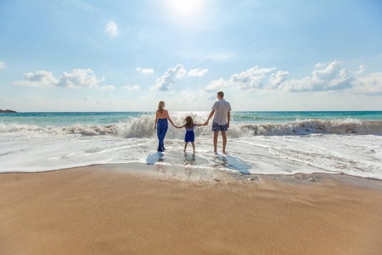 Buat Kamu Yang Suka Liburan ke Pantai, Pahami 10 Tips Navigasi Aman dan Nyaman di Medan Pantai Nusantara