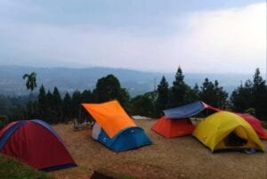 Bukit Damar Camp: Tempat Camping Nyaman dan Instagramable di Megamendung, Cocok Banget Buat Pemula!