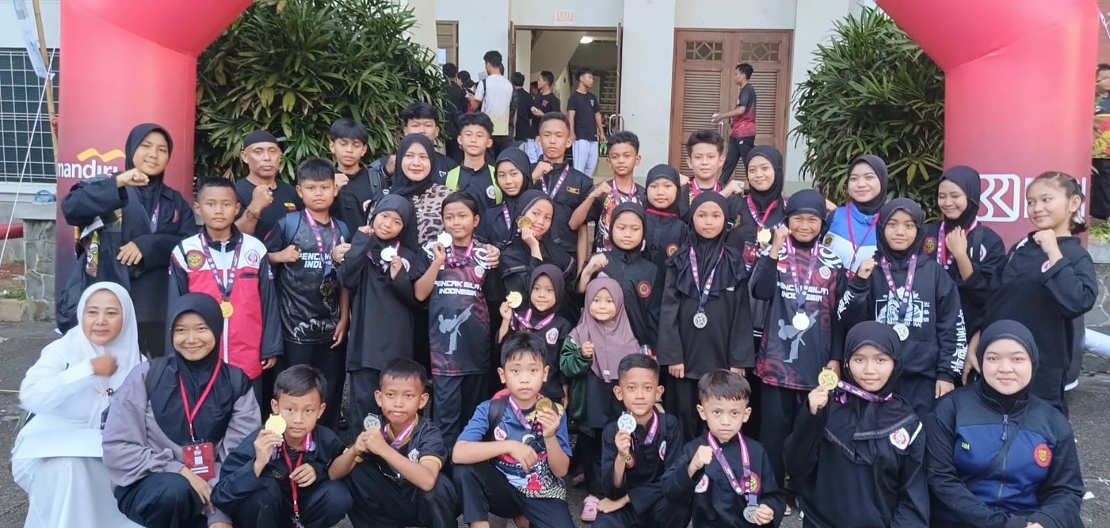 KBPC SMK Triwijaya Borong Medali di Kejurnas Pencak Silat CNN Indonesia 2025