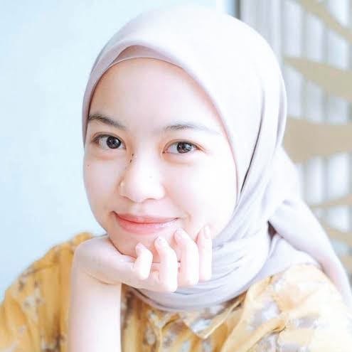 Perjalanan Inspiratif Rintik Sedu: Dari Tulisan di Blog hingga Sukses di Dunia Sastra dan Podcast NADHIFA ALLYA TSANA