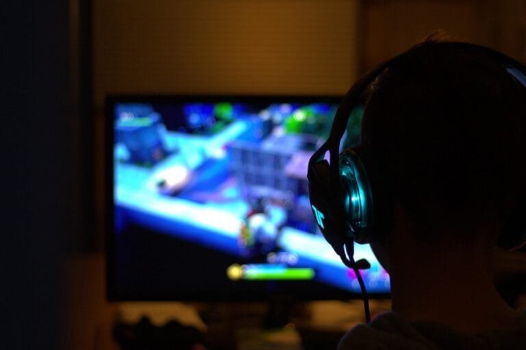 Perang Konsol handheld Genggam 2025: Siapa Paling Gahar di Kantong Gamer?
