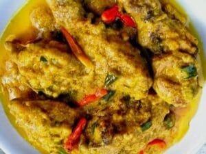 Resep Ayam Bumbu Kuning yang Gurih dan Lezat
