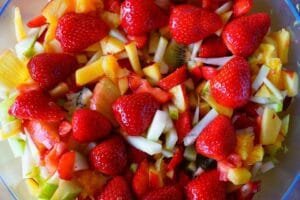 Segudang Manfaat Salad Buah untuk Tubuh Sehat dan Bertenaga