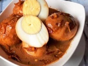 Semur Telur Kecap Manis, Sajian Rumahan yang Bikin Ketagihan!