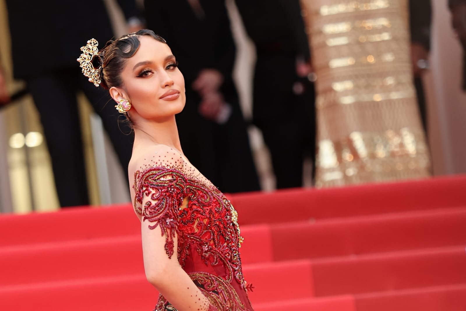 L'Oréal Paris Tampilkan Pesona Indonesia di Panggung Dunia, ‘Biarkan Cinta Bersemi’ di Red Carpet Cannes Film Festival