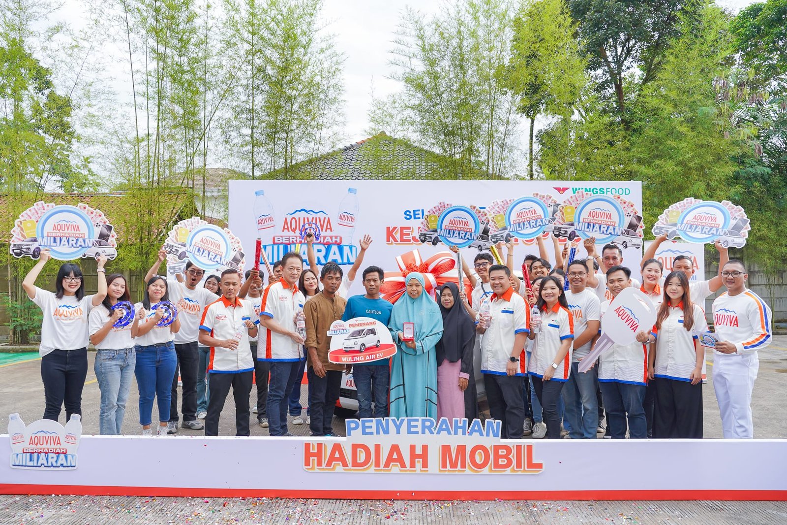 AQUVIVA Rayakan Pemenang Mobil Pertama dari Program Kejutan Tutup Botol Berhadiah Miliaran Rupiah