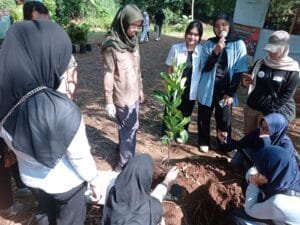 Eksplorasi Alam Untuk Bumi Lebih Biru dan Hijau