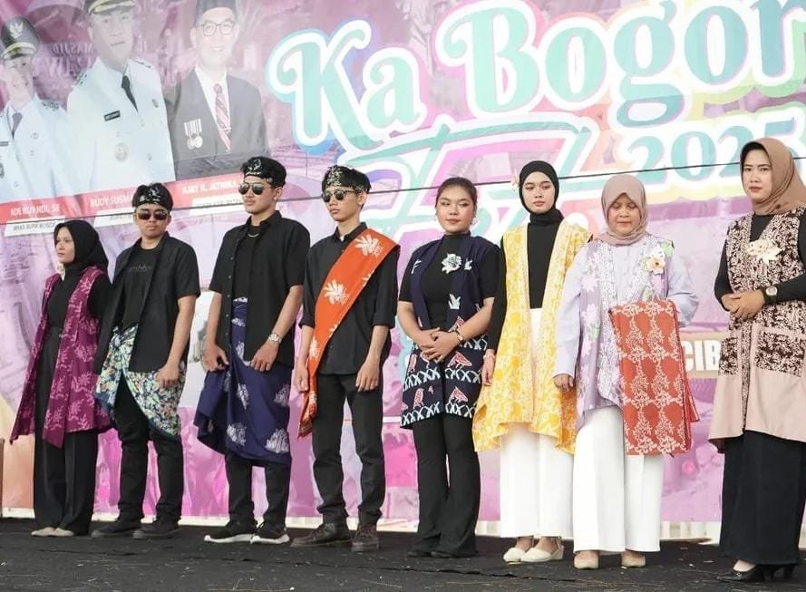 Batik Kemang Bersinar di Kemeriahan Kabogorfest 2025 dalam Gelaran Fashion Show Menuju Ekonomi Hijau dan Desa Pintar