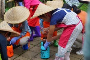 Liburan Sambil Belajar Menanam untuk Anak dan Keluarga di “Little Farm” Bogor